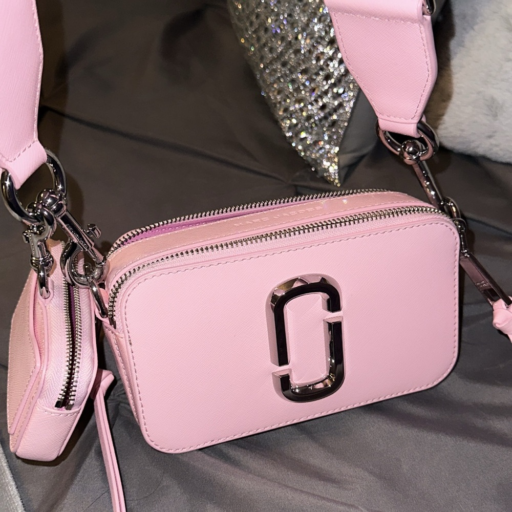 Marc Jacobs Pink Crossbody Bag with Sleek Design and Detachable Strap